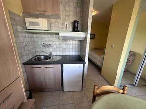 Room - Studio with terrace and sea view - 4 guests (Le Grau-du-Roi)