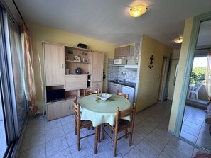 Interior - Studio with terrace and sea view - 4 guests (Le Grau-du-Roi)