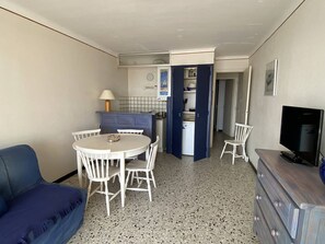 TV - Apartment with sea view - 4 guests (Canet-Plage)