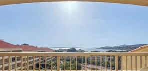 Outdoor dining - Apartment with panoramic sea view - 4 guests (Bormes-les-Mimosas)