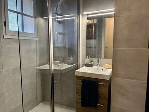 Bathroom - Studio with pool and parking - 4 guests (Saint-Raphaël)