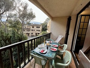 Outdoor dining - Studio with pool and parking - 4 guests (Saint-Raphaël)