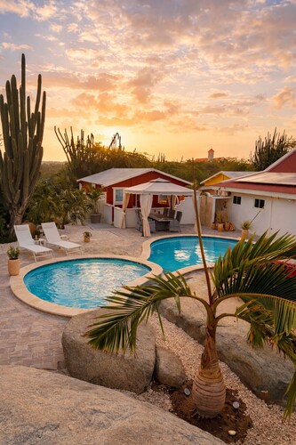 New Boutique Lodge in Aruba - Pool, Beach Gear & VIP Shuttle - Hidden Paradise