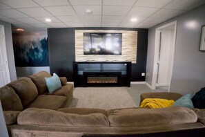 Smart TV, futbolito y libros 