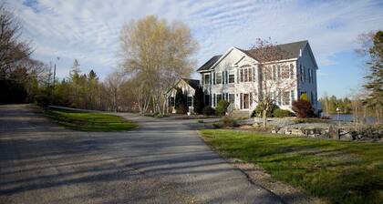 Waterfront Retreat on Morancy Pond |Sleeps 16
