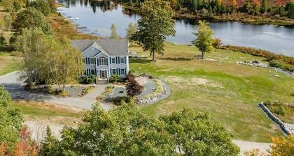 Waterfront + Kayaks | Morancy Pond | Sleeps 14