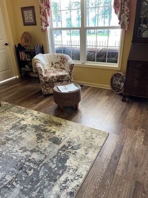 Interior - Adorable 2-bedroom home on Lake Sinclair (Eatonton)