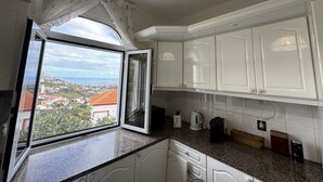 Shared kitchen - Sunrise Villa (Ponta do Sol)