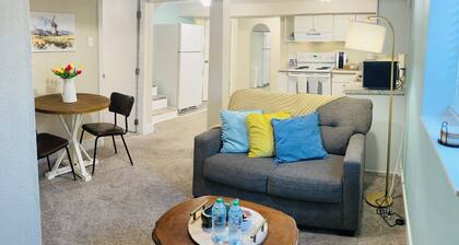 The Little Dutch Nook - Historic ISU Neighborhood