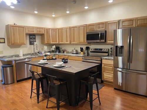 Southside 2-bedroom guest suite, ground level with private entrance