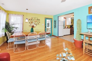 Dining - Cape Bay Escape, on the Delaware Bay in Cape May! 3 BR, sleeps 10, central air! (Cape May)