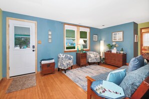 Interior - Cape Bay Escape, on the Delaware Bay! 3 bedrooms, sleeps 10, central air! (Cape May)