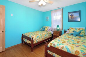3 habitaciones, escritorio, tabla de planchar con plancha y wifi gratis