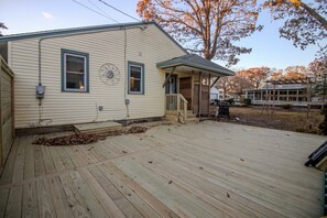 Exterior - Cape Bay Escape, on the Delaware Bay in Cape May! 3 BR, sleeps 10, central air! (Cape May)