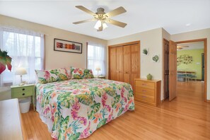 Room - Cape Bay Escape, on the Delaware Bay in Cape May! 3 BR, sleeps 10, central air! (Cape May)