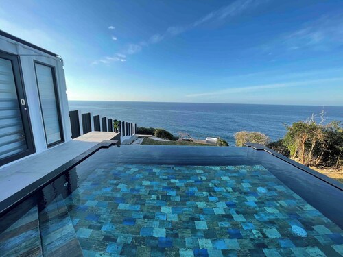 Ocean View Suite w/Glass Pool and Jacuzzi - Black Suites on the Cliff
