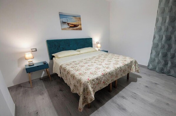 1 bedroom, free WiFi, bed sheets - Casa Alba, apartment within walking distance of major points of interest (Taranto)