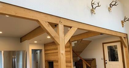 Perfect 2-bedroom spacious house with deck, AC/Heat in delightful Coffman Cove