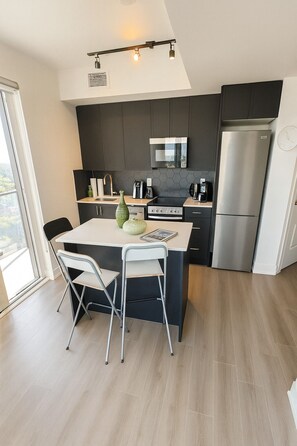 Private kitchen - Bright 1BR Condo |Parking included|Yonge& Sheppard area (Toronto)