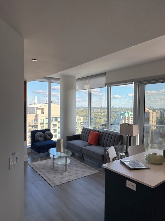 Bright 1br Condo |Parking Included|yonge& Sheppard Area - Vaughan