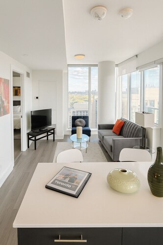 Bright 1BR Condo |Parking included|Yonge& Sheppard area