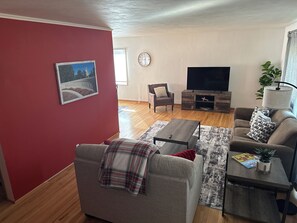 Living area - Cozy, Spacious Cyclone Retreat in Ames (Ames)