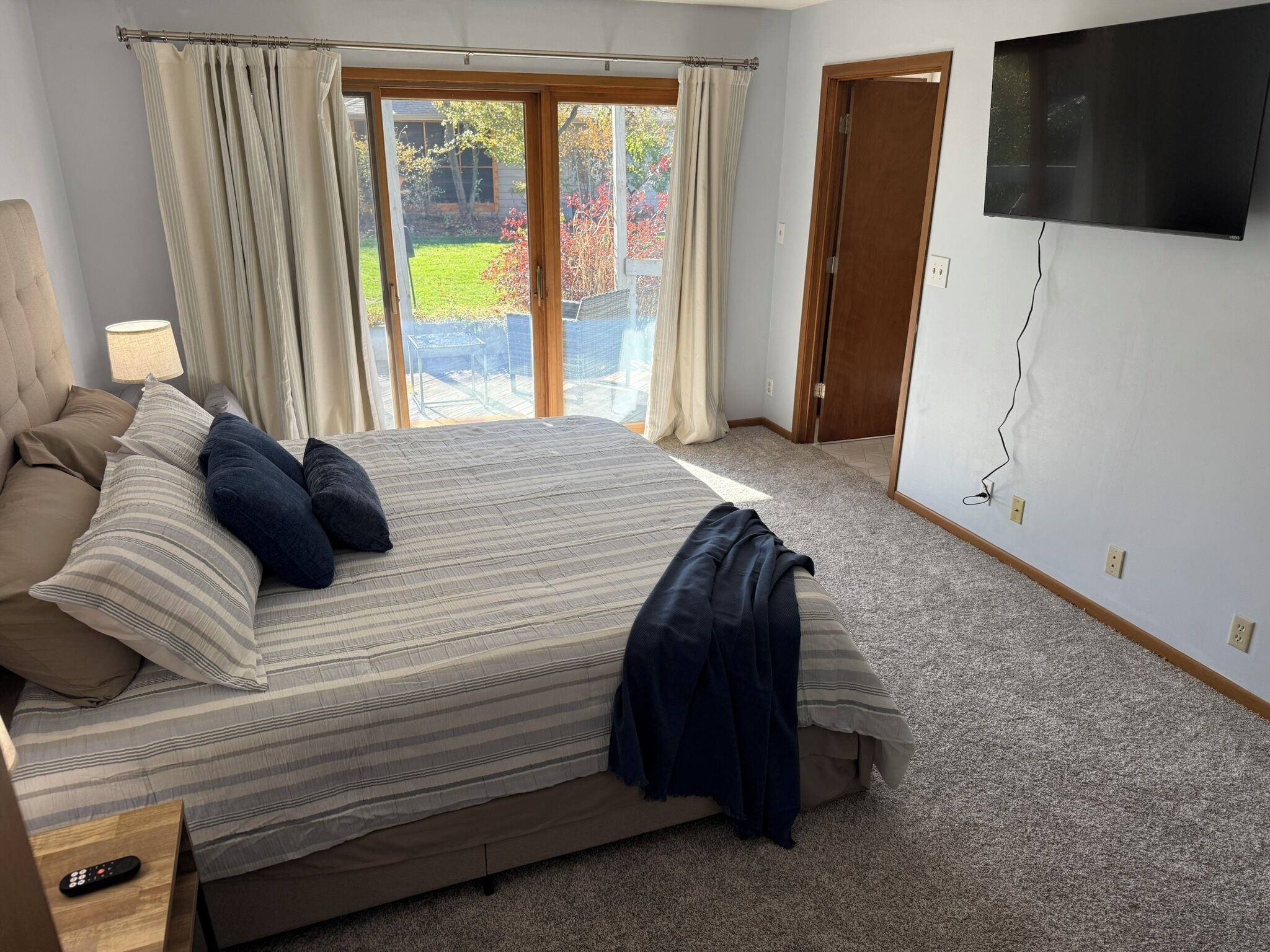 5 bedrooms, iron/ironing board, WiFi (free), bed sheets