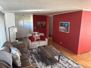 Living area - Cozy, Spacious Cyclone Retreat in Ames (Ames)