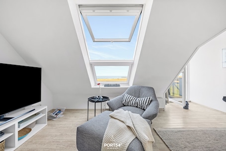 TV, fireplace, DVD player, books. Modern beachfront apartment in Stein with exceptional sea view and terrace