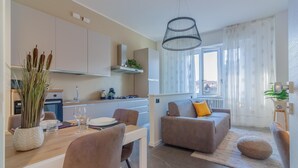 Living area - One Bedroom Apartment (VARENNA)
