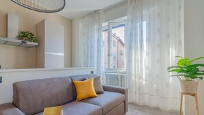 Living area - One Bedroom Apartment (VARENNA)