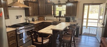 Remote, spacious and cozy farmhouse in Myrtle, MO