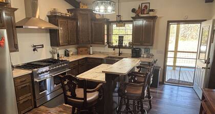 Remote, spacious and cozy farmhouse in Myrtle, MO