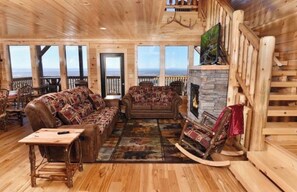 Living area - 5 BR Cabin with Breathtaking Views for Miles (Sevierville)