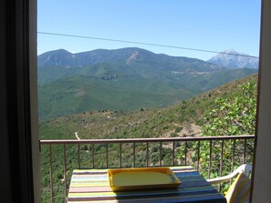 Dining - Charming accommodation in the heart of Corsica - close to Corte and the sea (Altiani)