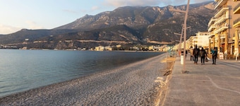 Loutraki Studio by the Beach – Bars & Taverns/AC/W