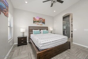 4 bedrooms, iron/ironing board, WiFi, bed sheets - Sundance Lake Retreat! Spacious 4-bedroom house in serene Bullhead City! (Bullhead City)