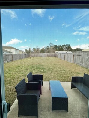Terrace/patio - Serene 3-bedroom house with AC in charming Montgomery (Montgomery)