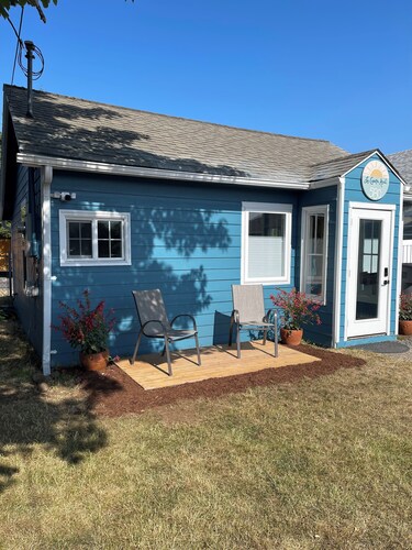 2 Queen beds, walk to beach & downtown, riverview, dog friendly!