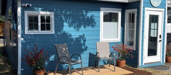 2 Queen beds, walk to beach & downtown, riverview, dog friendly!