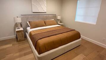 1 dormitorio, tabla de planchar con plancha, Internet y ropa de cama