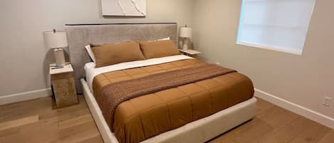 1 habitación, tabla de planchar con plancha, internet y ropa de cama