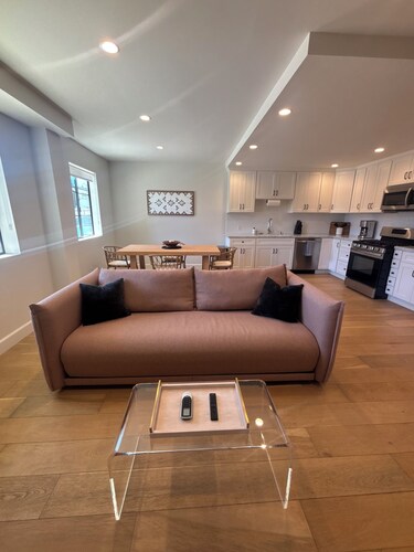 Luxury Coastal Malibu Retreat + Free Parking!