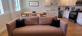 Luxury Coastal Malibu Retreat + Free Parking!