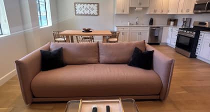 Luxury Coastal Malibu Retreat + Free Parking!