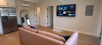 Luxury Coastal Malibu Retreat + Free Parking!