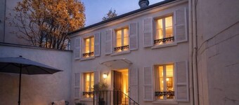 Private house near the Eiffel Tower • 2 BATHROOMS - Court
