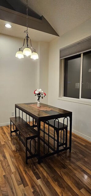 Dining - Entire luxury townhouse - upscale Terwillegar area - Almost 1800 sq ft! (Edmonton)