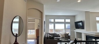 Freshly Remodeled 3 bed 3 bath 2 car garage in Highlands Ranch,  30 day minimum.