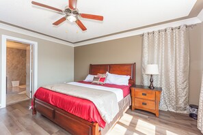 5 bedrooms, desk, iron/ironing board, free WiFi